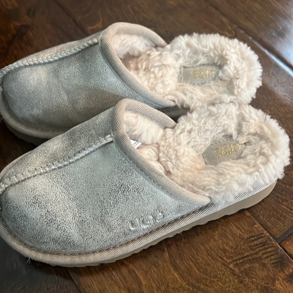 Little girls UGG slippers - Picture 2 of 4